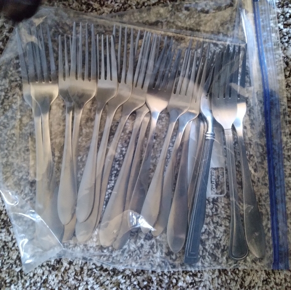 Assorted silverware - Picture 2 of 3